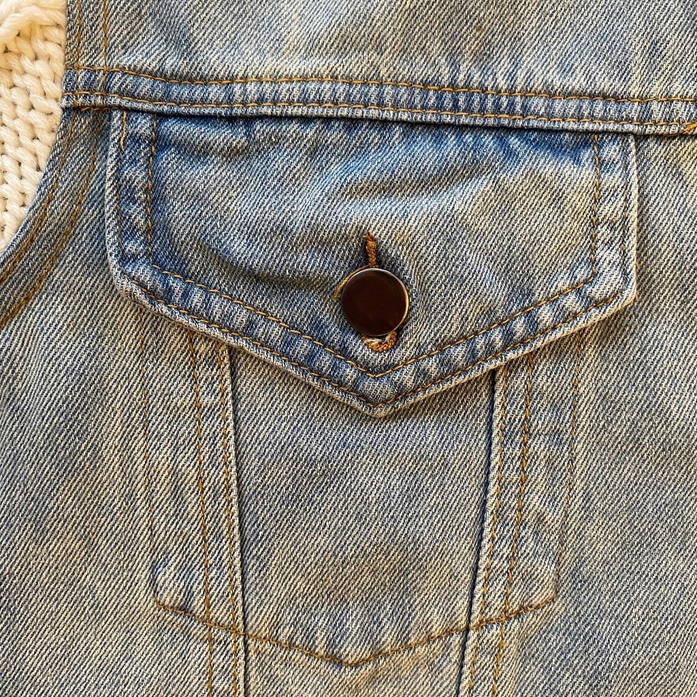 POL Light Wash Denim Jacket Knit Sweater Sleeves Size Large - Picture 8 of 16